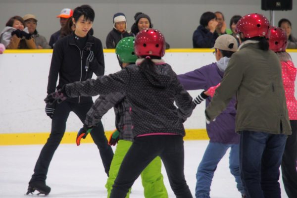羽生結弦　真夏の氷上カーニバル　スケート教室